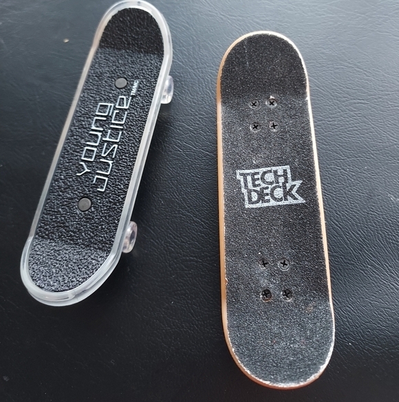 Tech Deck FingerBoard Zero Skull Skateboard And 2012 Batman Skateboard - Picture 4 of 4